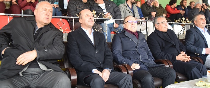 Vali Tutulmaz Hisarspor Trübünlerinde