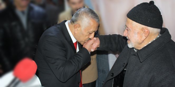 Başkan Mehmet Zeybek´in Babalar Günü Mesajı
