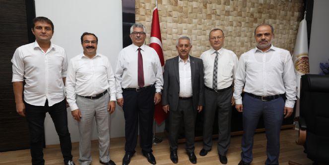 Efeler´den Başkan Zeybek´e Ziyaret